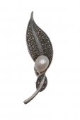 Brosa din argint cu pietre naturale marcasite si perla
